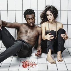 Adama Diop et Chloé Réjon et dans "Macbeth", mes Stéphane Braunschweig à l'Odéon (crédits : Benjamin Chelly)