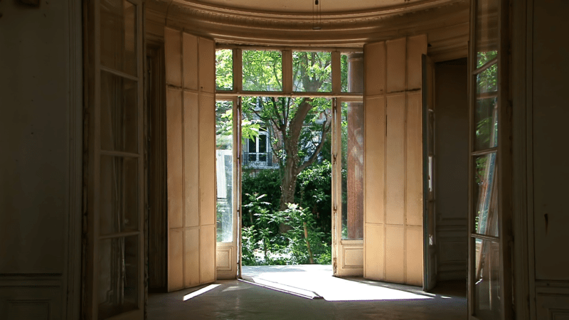 21 Rue Blanche - rotonde et jardin dans "Blanche Rhapsodie" de Claire Ruppli