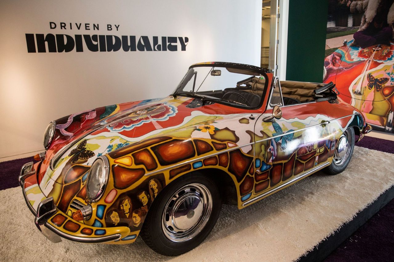 La ‪Porsche psychédélique de Janis Joplin vendue 1,6 million d’euros