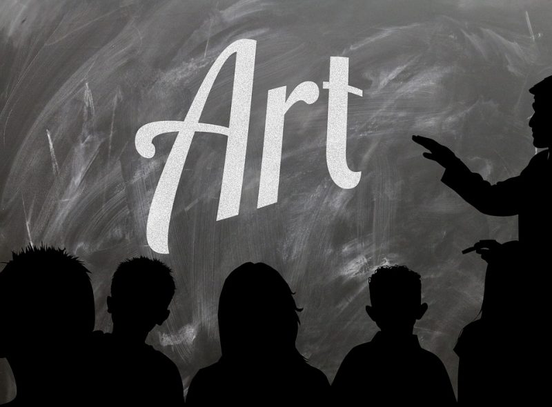 EAC : la rémunération spécifique des artistes intervenant dans les écoles