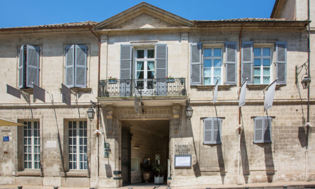 Avignon 2018 – Le prestigieux Hôtel d’Europe se lance dans l’aventure du festival