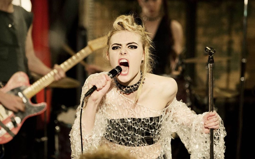 How To Talk To Girls At Parties : surnaturelle Elle Fanning
