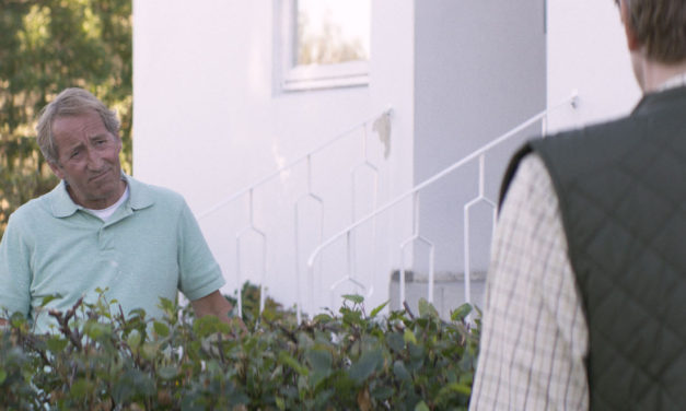 « Under the tree » : Querelle de voisinage