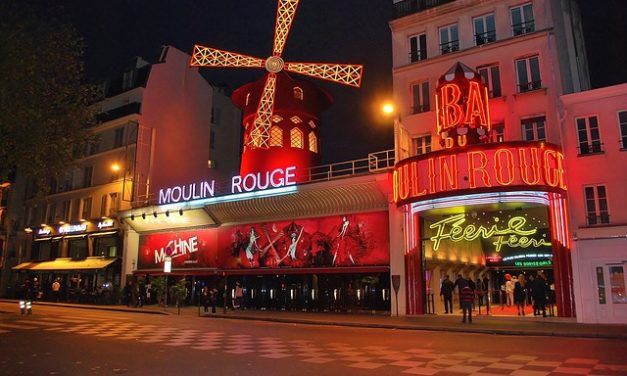 Le Moulin Rouge recrute un technicien lumière (h/f)