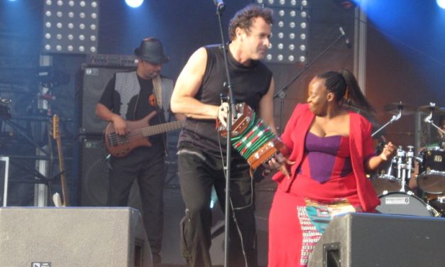 RIP. Johnny Clegg, surnommé le « Zoulou blanc », est mort.